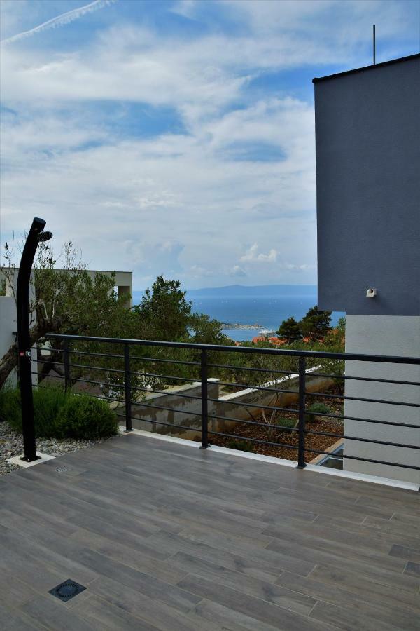 Selina - Nera Makarska
